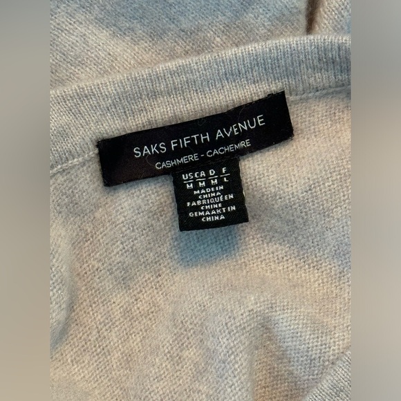 Saks fifth avenue grey cashmere v neck sweater - Picture 6 of 6